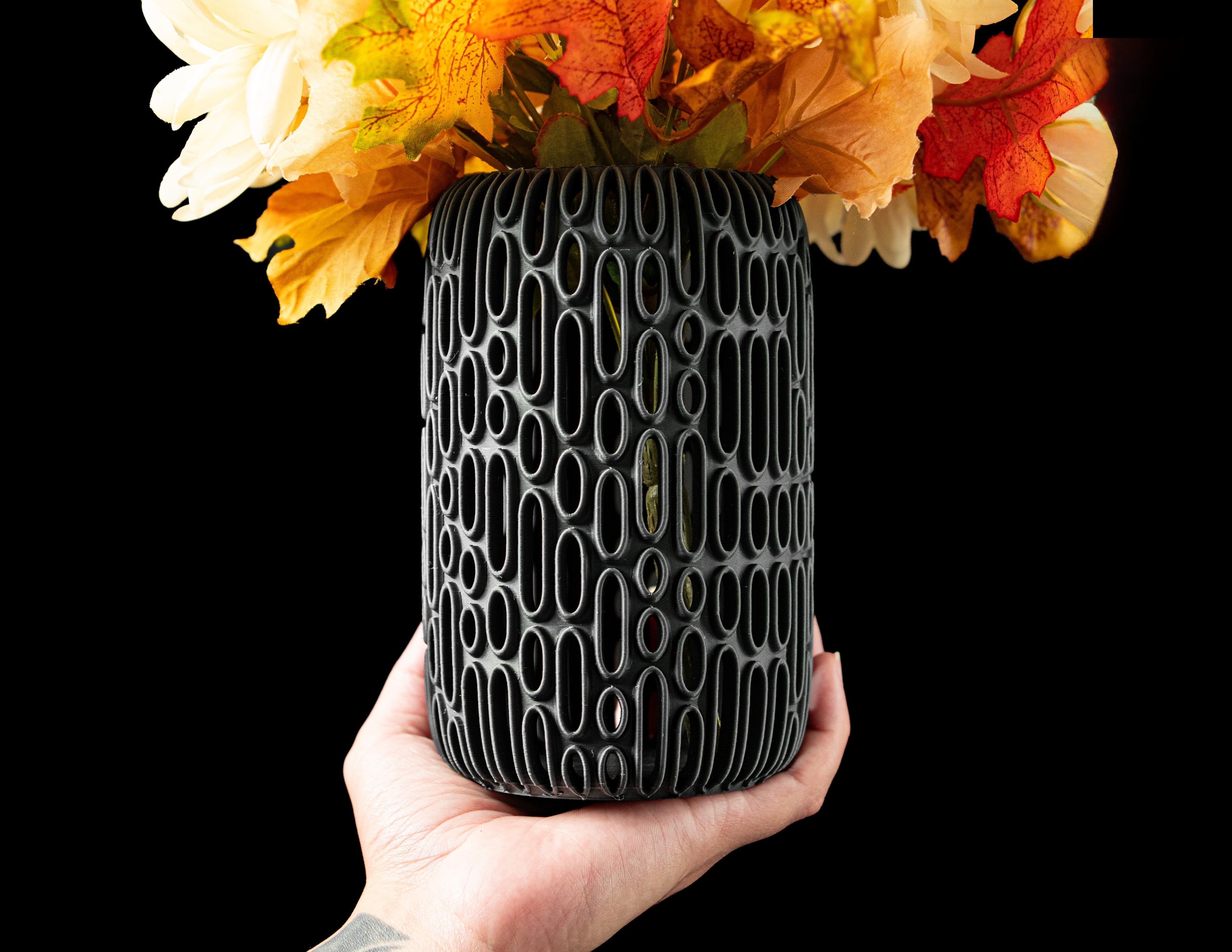Breach Vase Black